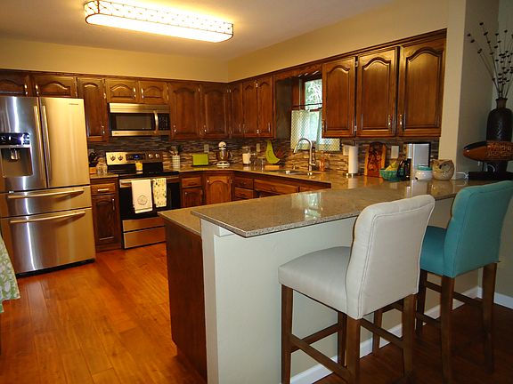3rd image of 7 Metfield Dr