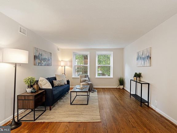 3rd image of 3010 S Columbus St APT B2