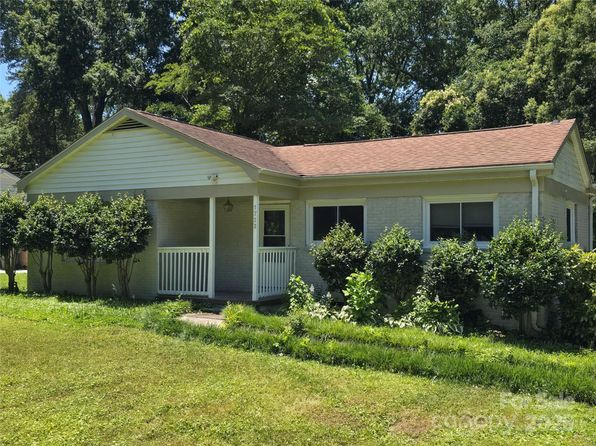1733 Merry Oaks Rd, Charlotte, NC 28205