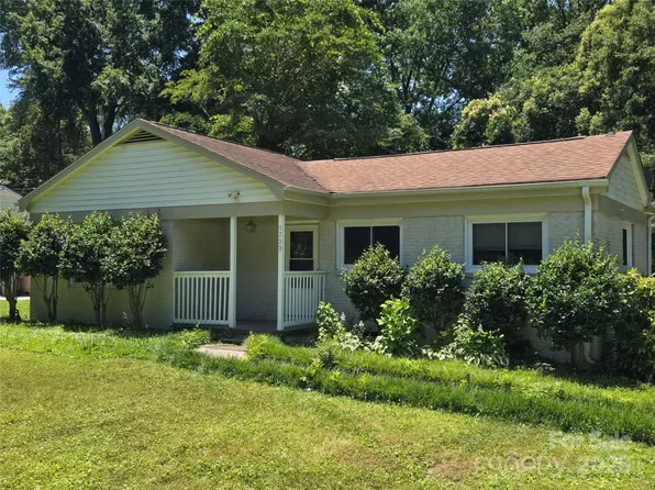 1733 Merry Oaks Rd, Charlotte, NC 28205