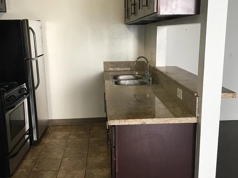 Catalina Apartments — Photo 69