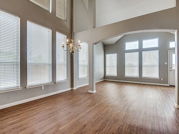 5th image of 315 Meadow Park