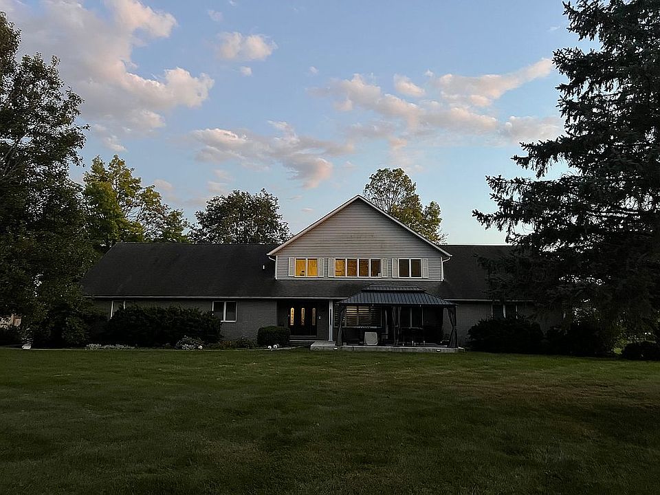 2nd image of 300 Augusta Ln