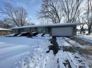 4549 Apollo Dr, Machesney Park, IL 61115