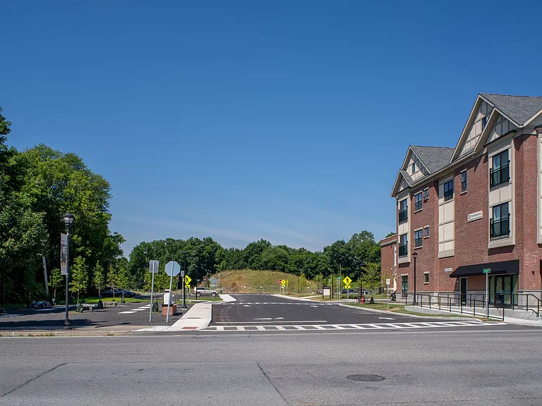 21 Raymond Ave — Photo 8