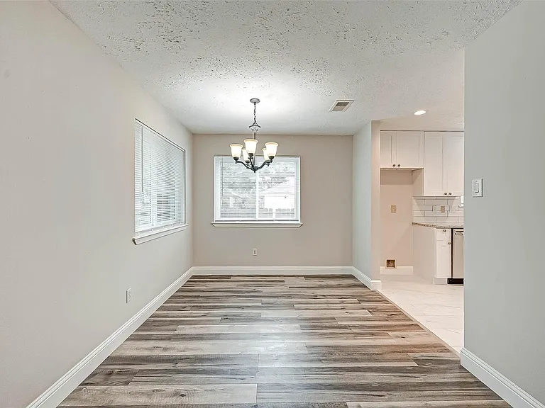 6802 Glenray Dr — Photo 11
