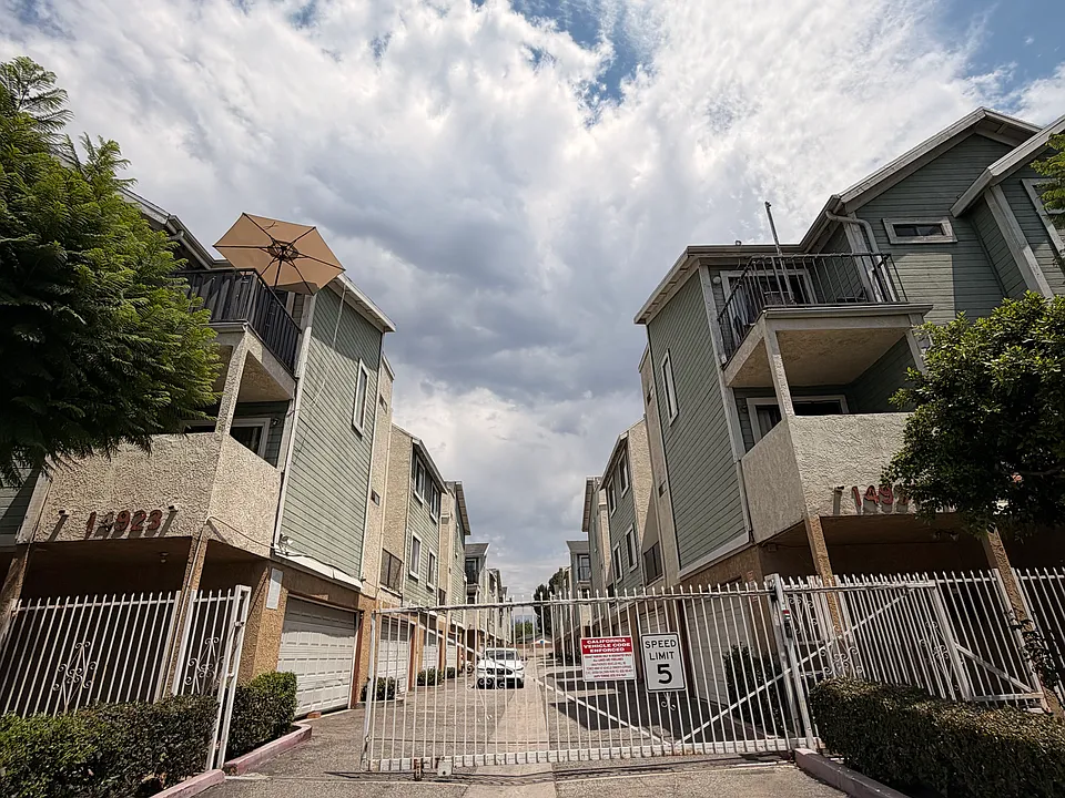 14931 E Pacific Ave #6