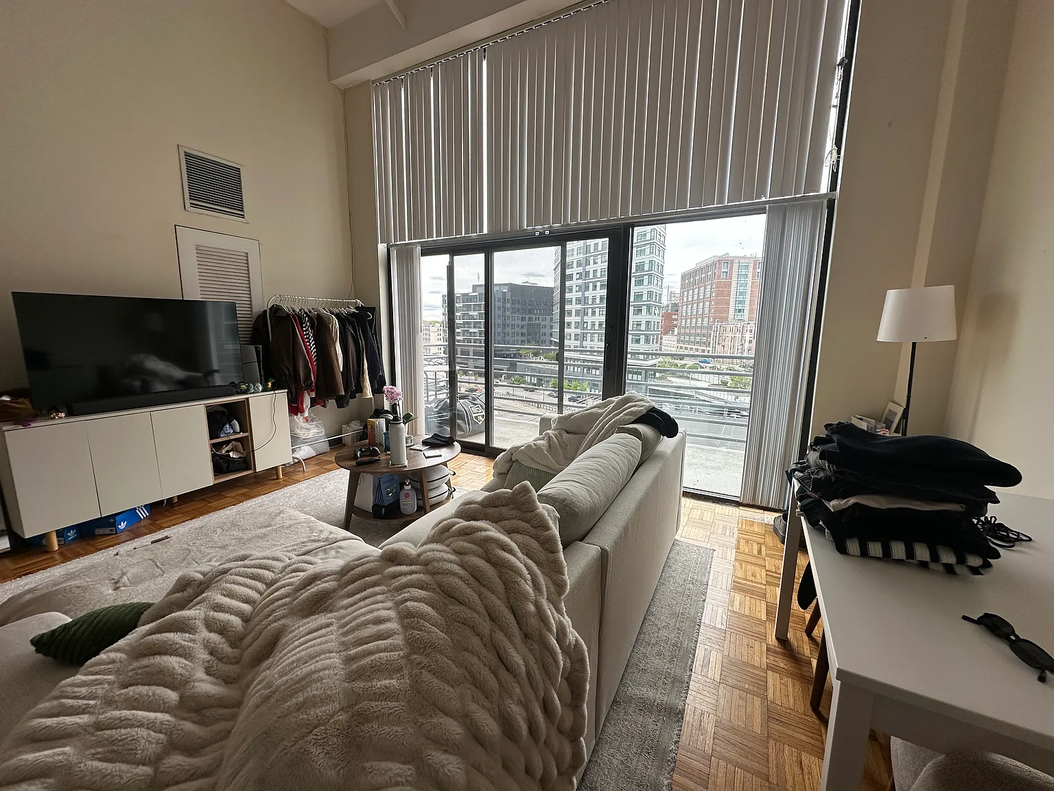 Studio, 400 sqft, $2,500 — Photo 4