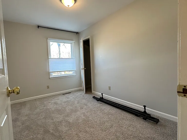 10806 Woodland Dr — Photo 4