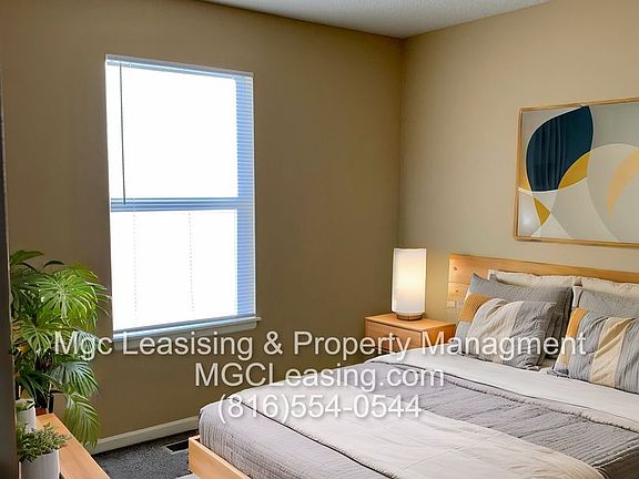 5th image of 814 NE Westwind Ln