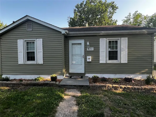 834 Whittier St, Wood River, IL 62095
