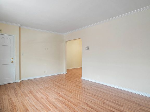 4th image of 2037 23rd St