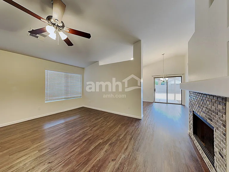 2107 E Catclaw St — Photo 5