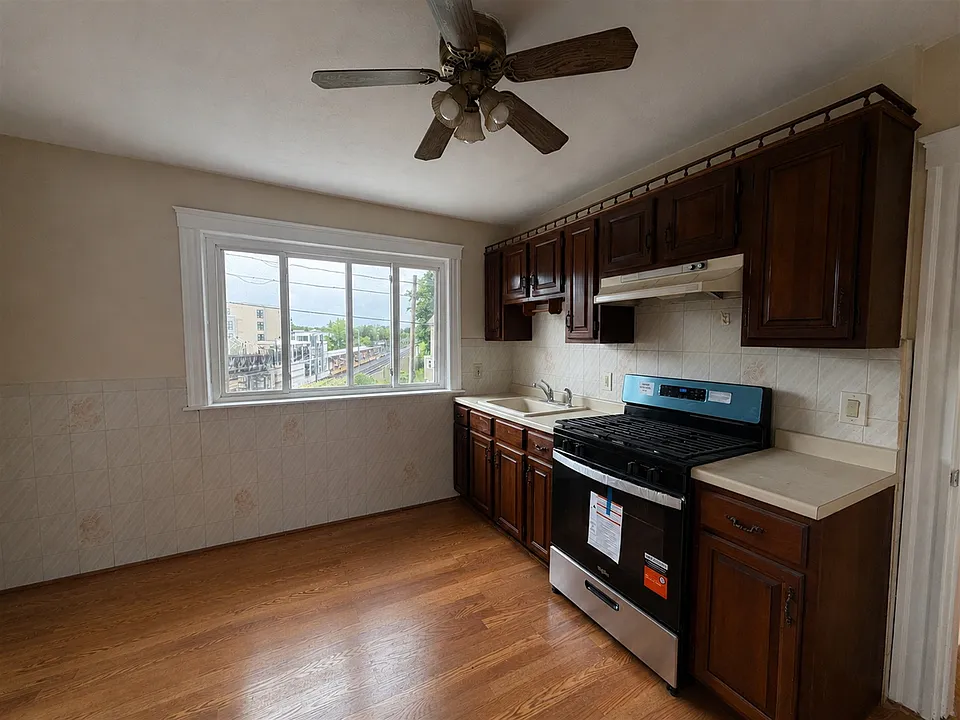 106 Vernon St #2