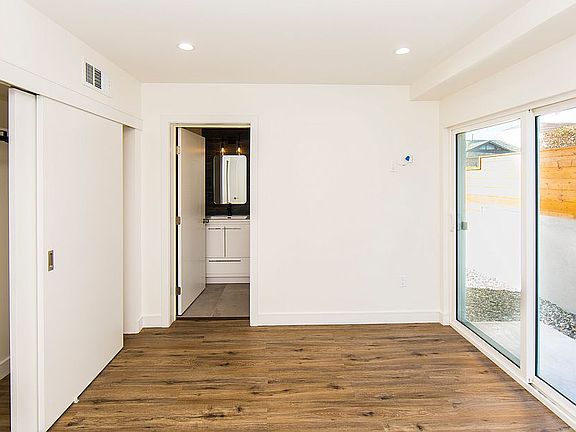 5th image of 532 N Serrano Ave