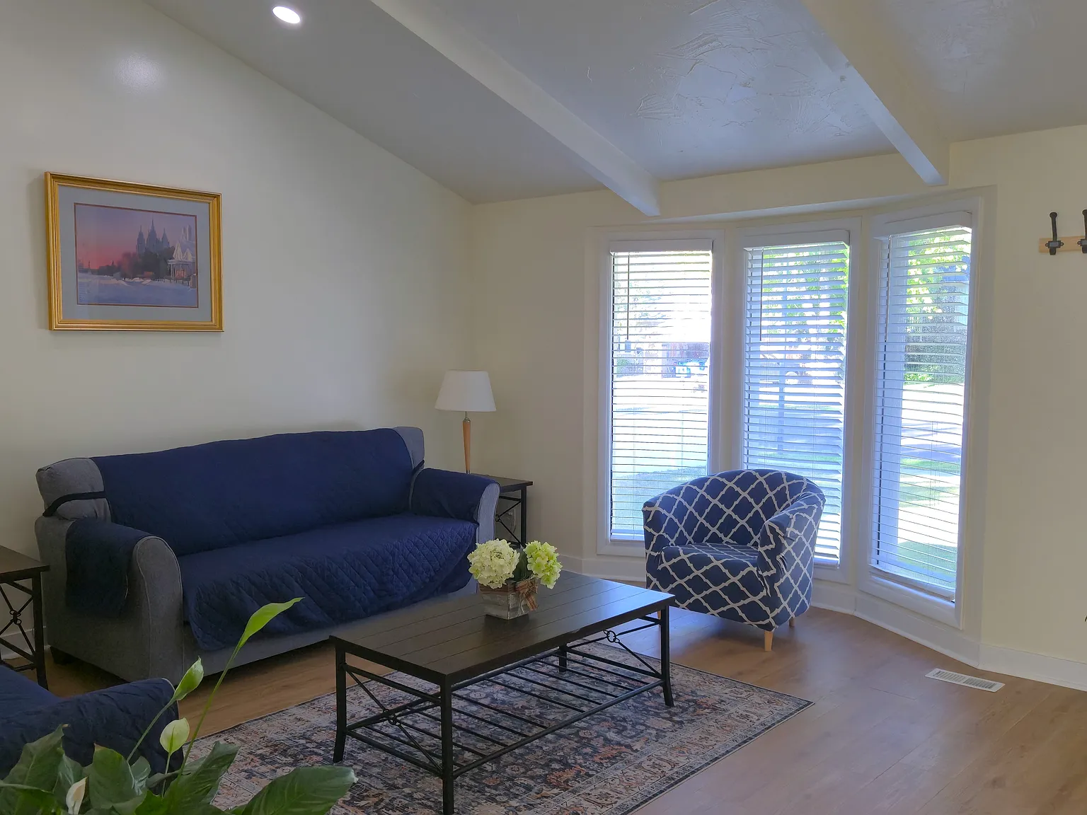 4 bed, 2400 sqft, $3,800 — Photo 4