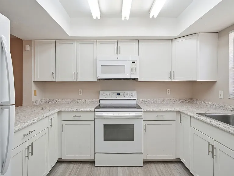 1910 W Sligh Ave #E102 — Photo 8