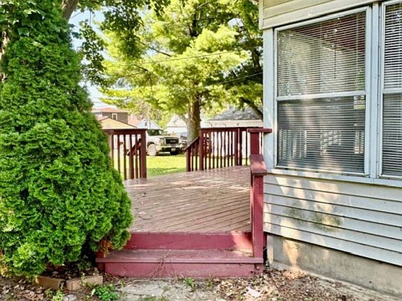 4th image of 905 Ash St