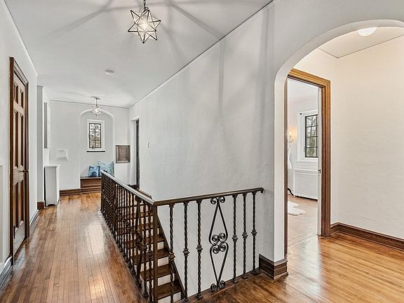 3rd image of 3268 Summit Ave