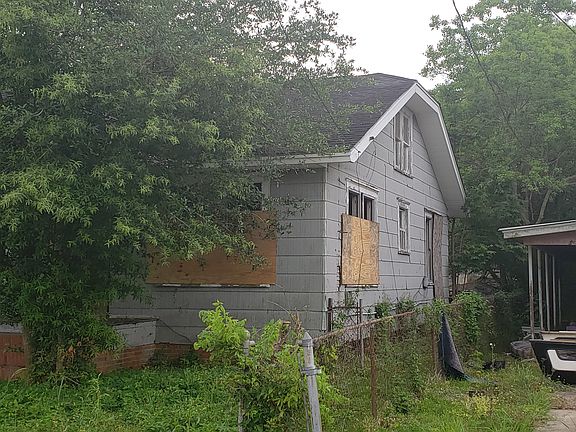 3rd image of 1305 Church St