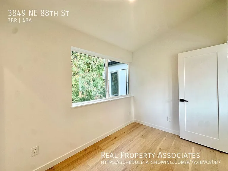 3849 NE 88th St — Photo 32