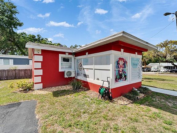 3rd image of 126 Ridgewood Ave