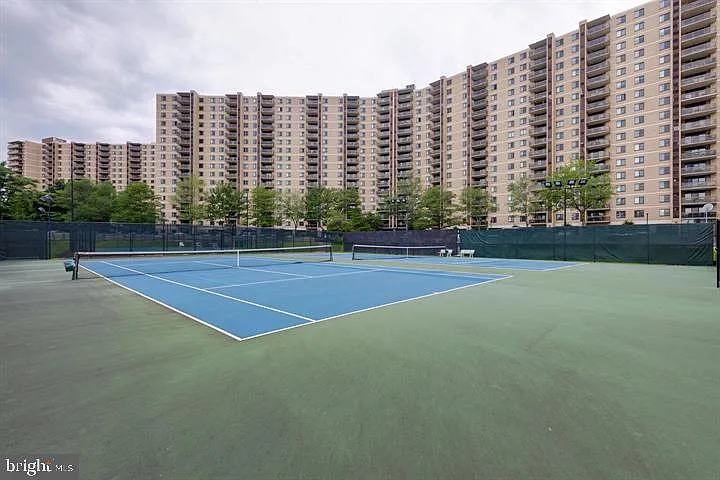 307 Yoakum Pkwy #703 — Photo 38