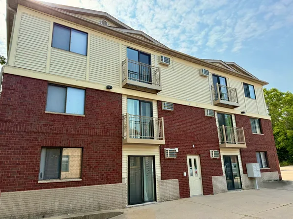 807 E Washington St #5, Iowa City, IA 52240