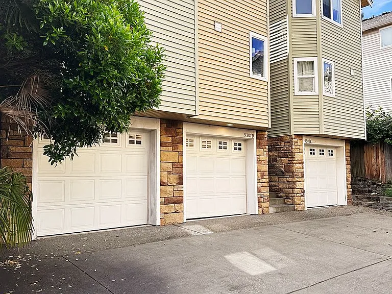 9307 Linden Ave N #D — Photo 2