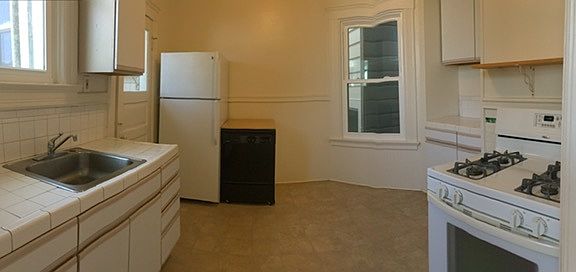 4th image of 380 Frederick St