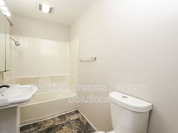 5th image of 3909 Burtis St