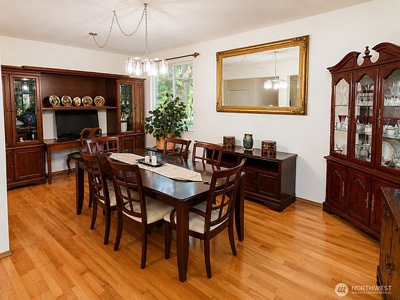 2nd image of 912 Gina Court SE