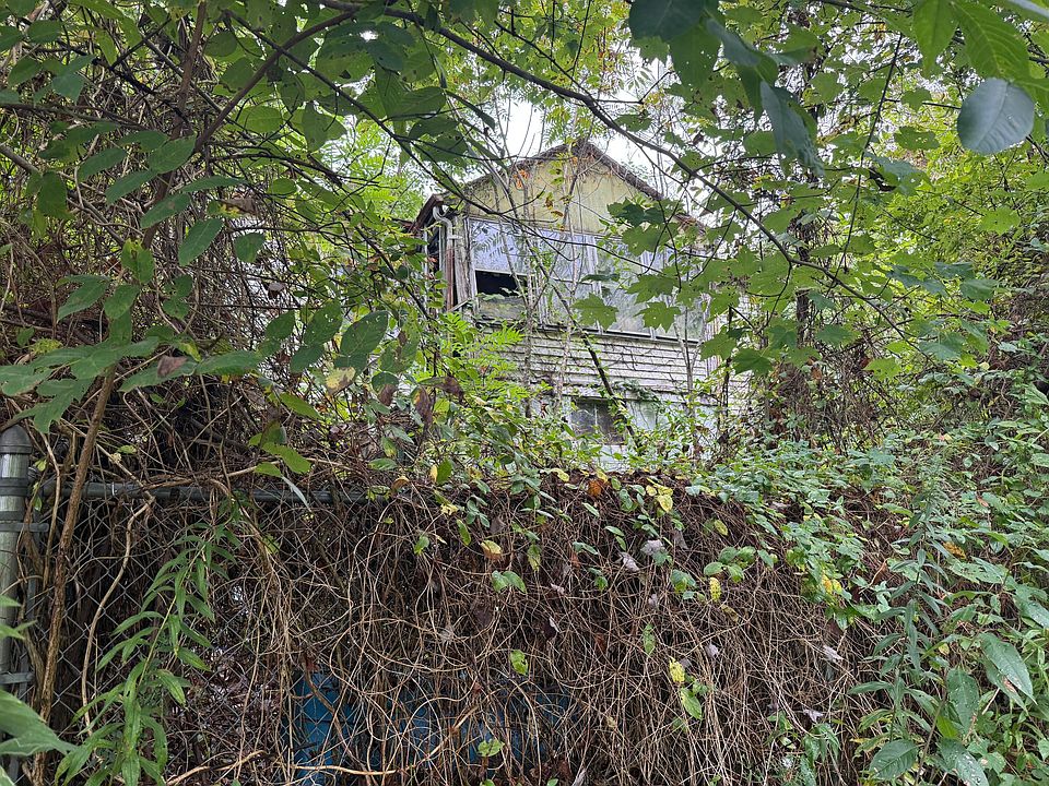 2nd image of 170 8th St