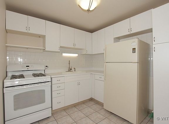4th image of 1400 E 55th Pl APT 402S