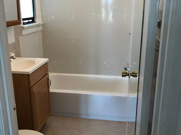 2nd image of 3030 Polk St APT 9