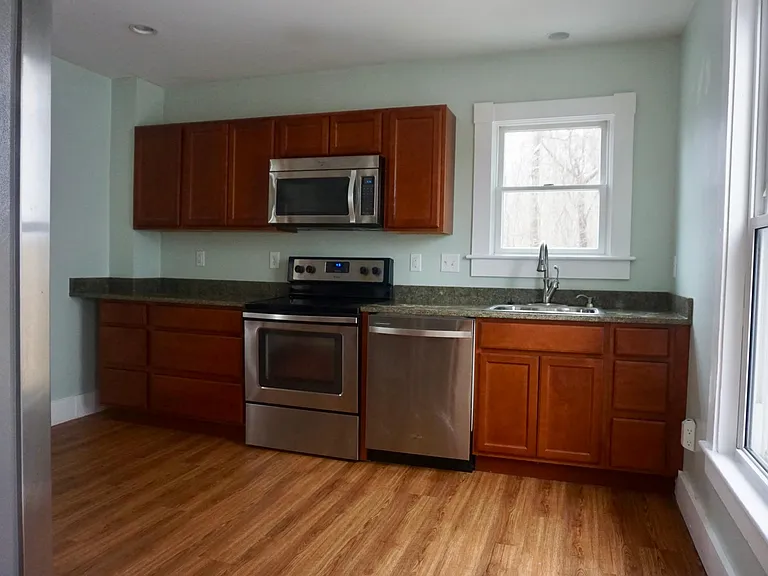 678A Maplewood Ave — Photo 20