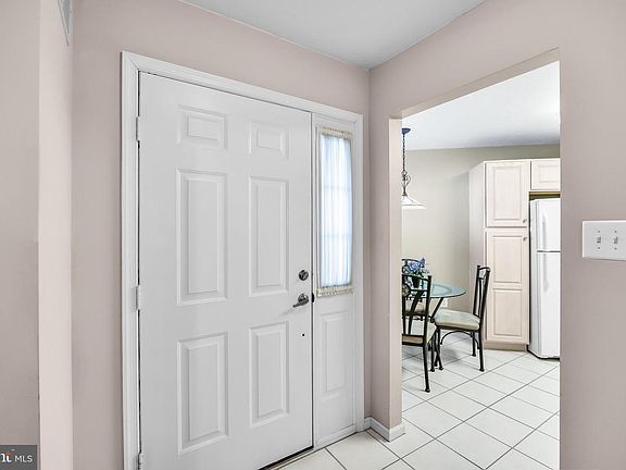 5th image of 20 Peppergrass Dr N