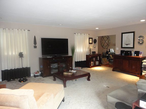 3rd image of 238 Willow Crest Dr