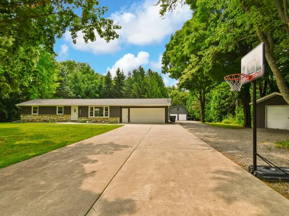 371 Sunlite Dr, Oneida, WI 54155