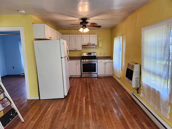 4th image of 36 Hutchinson Ave