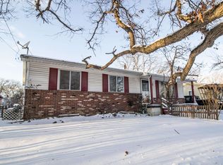 938 State Rd, Fenton, MI 48430