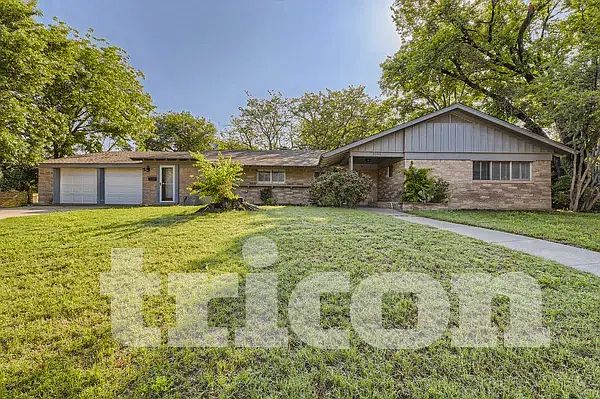 2nd image of 3105 Chisholm Trl