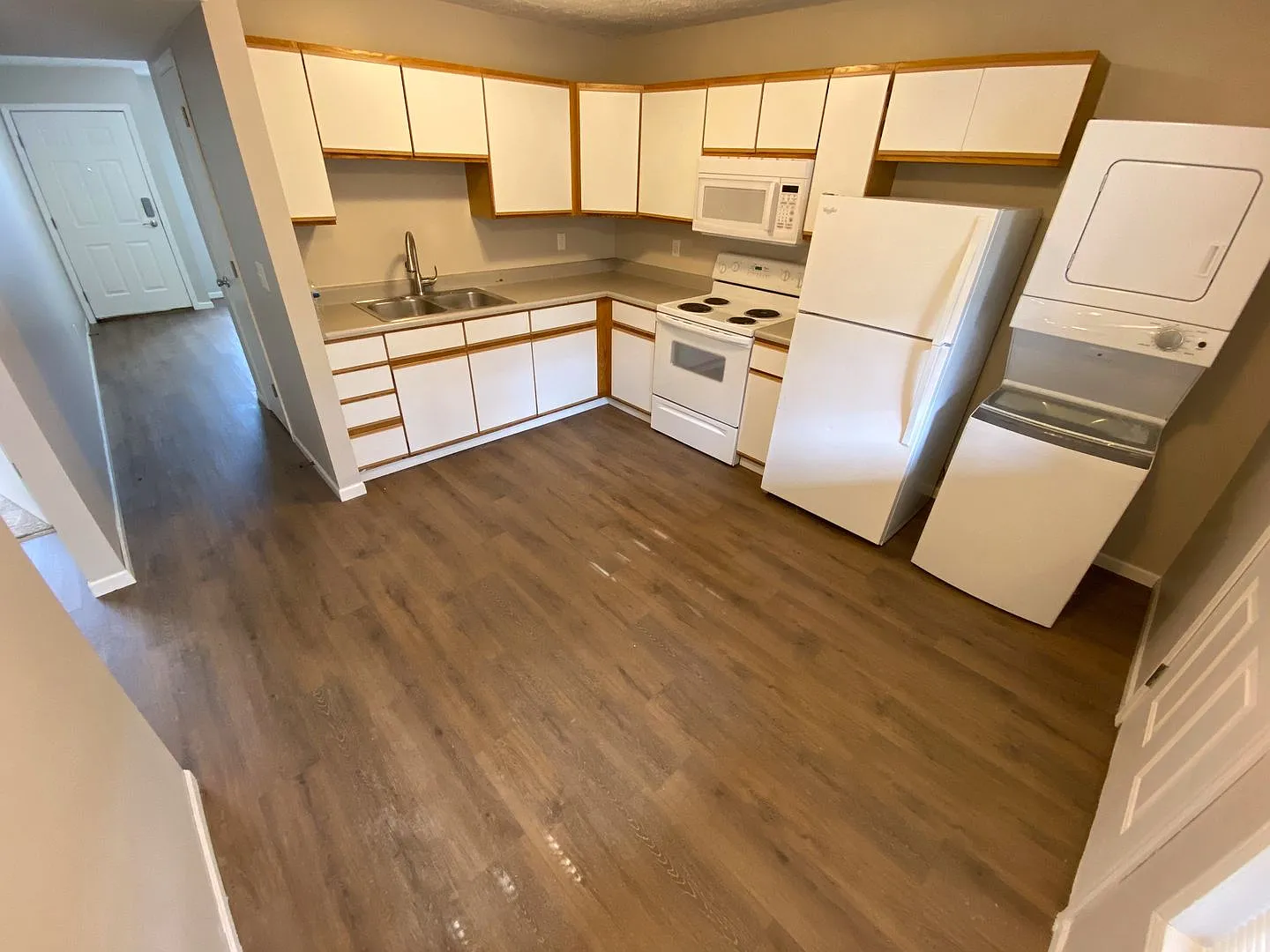 1016 Holloway St — Photo 4