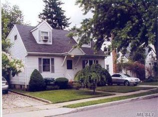 151 Collins Ave, Williston Park, NY 11596
