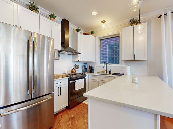 2nd image of 2416 W Cortez St #2