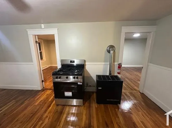 448 Hamilton St #B, Southbridge, MA 01550