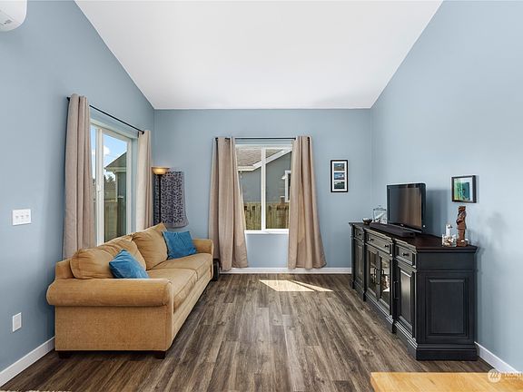 3rd image of 311 N Hoquiam Street