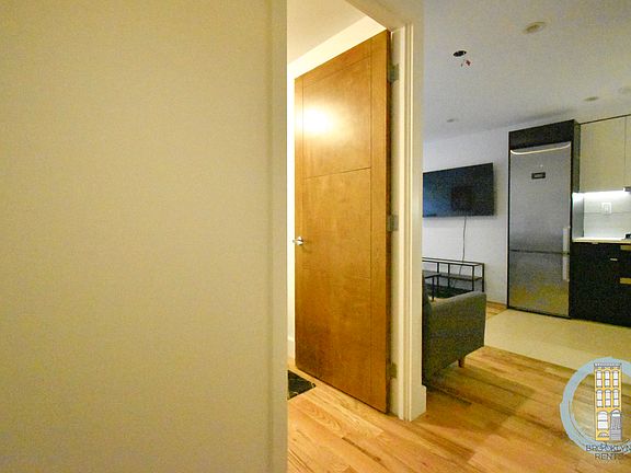 4th image of 212 Hancock St APT 2
