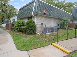497 Daryl Dr, Medford, NY 11763
