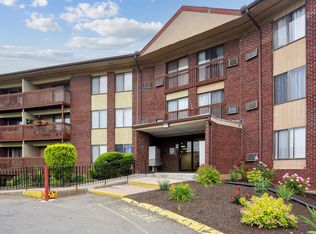 2118 Cromwell Hills Dr, Cromwell, CT 06416